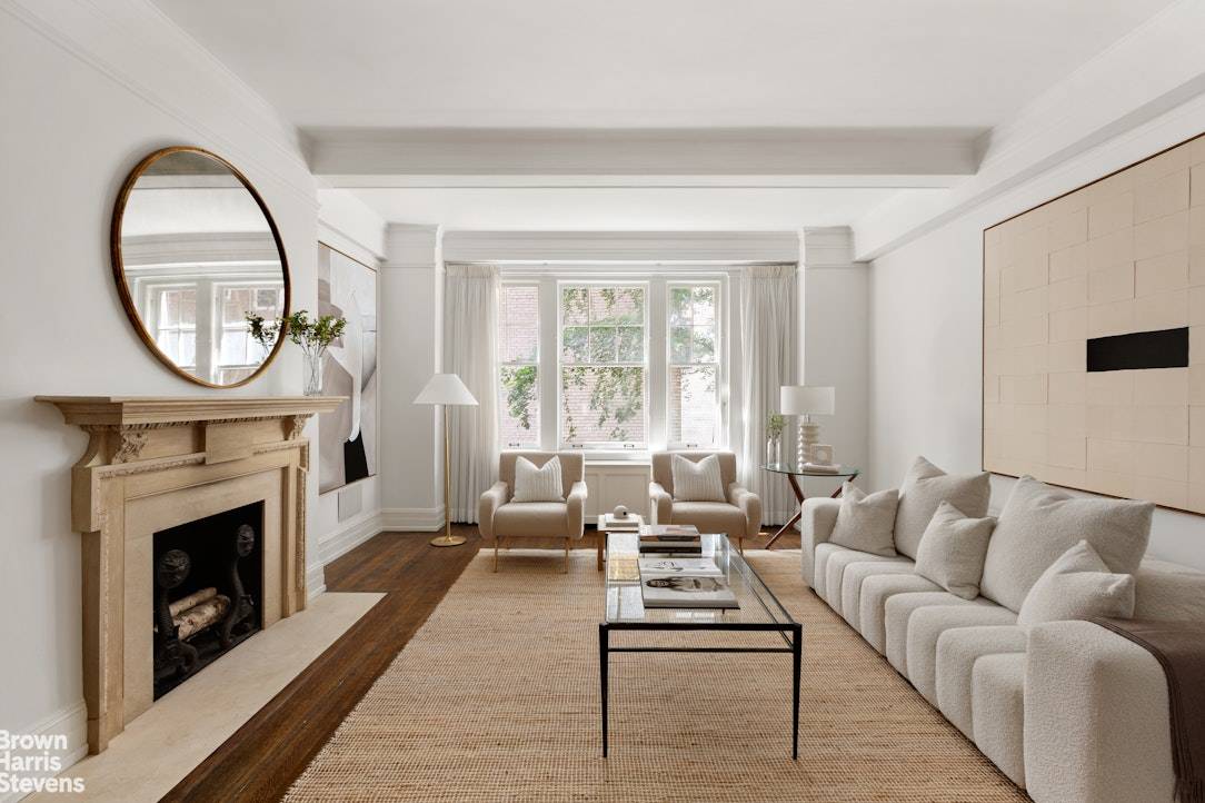 With its easy elegance, 3C is ideally located on the most charming block of East 57th Street.