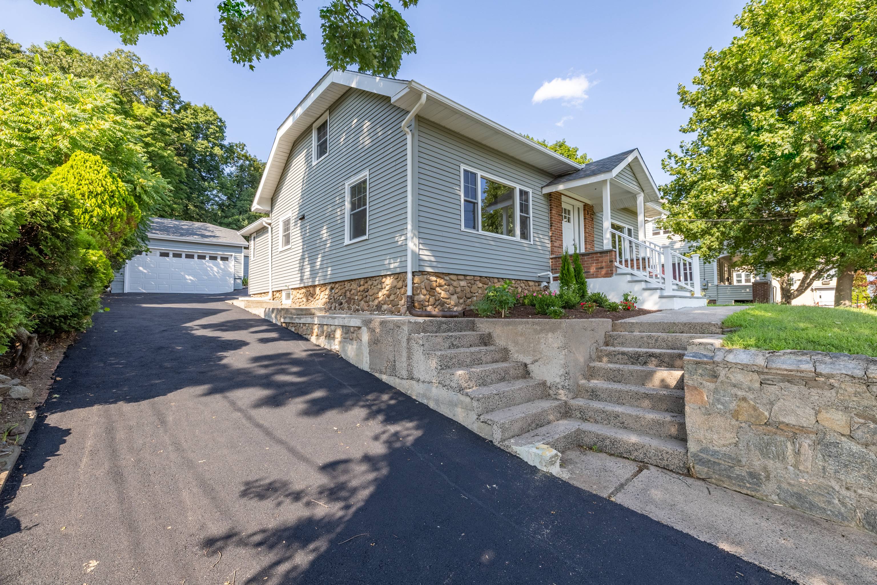 Fully Renovated Single Family Gem in a Prime Neighborhood !