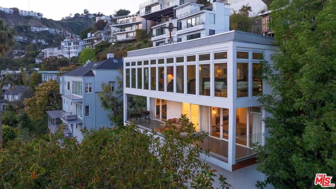 8450   Carlton Way 2BR Sunset Strip La