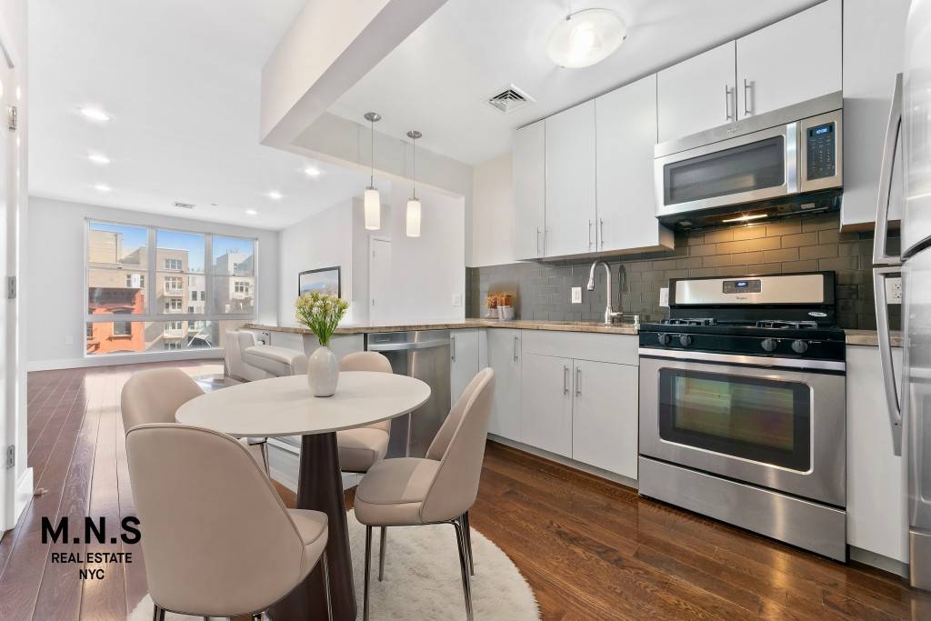 456 Grand is ideally located in East Williamsburg a short stroll from the best Brooklyn nightlife and only 2 subway stops from Manhattan.