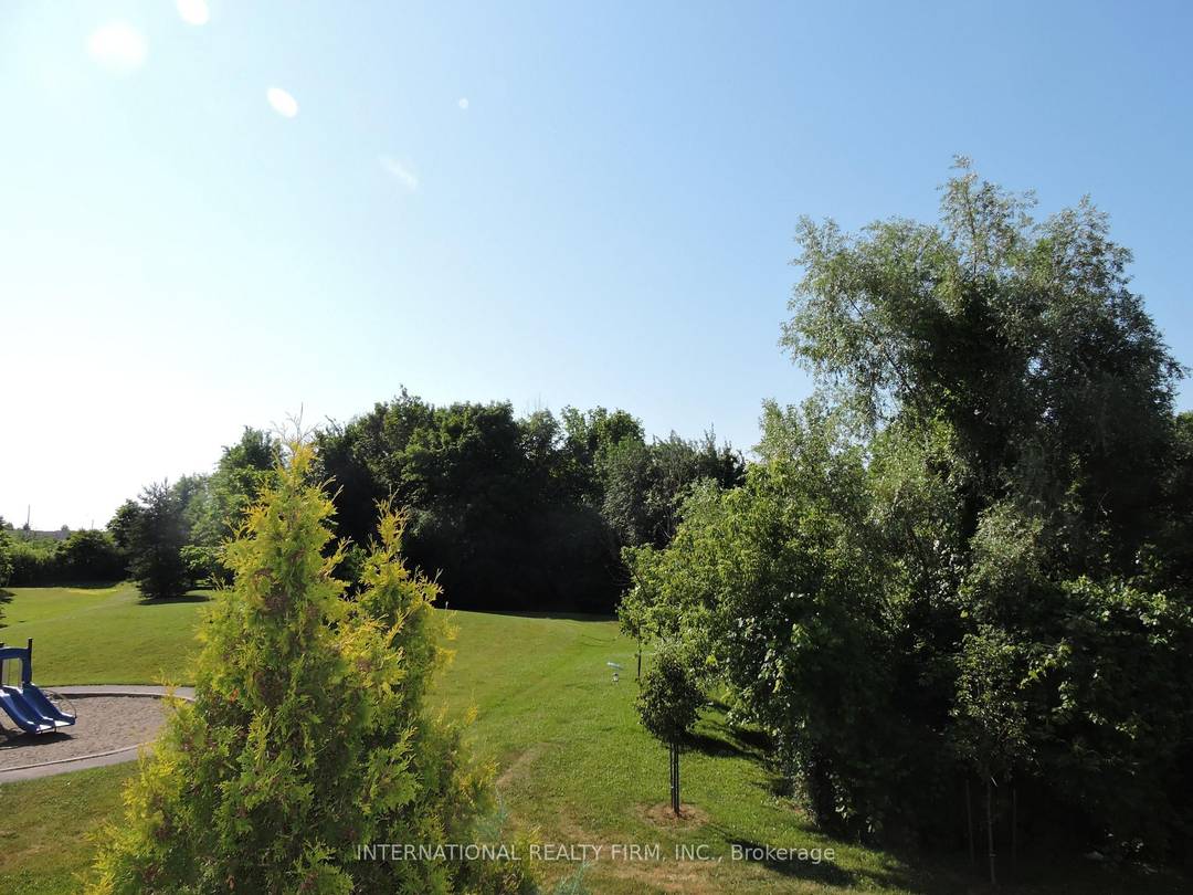 FURNISHED ! FURNISHED ! Totally equipped, move in ready !