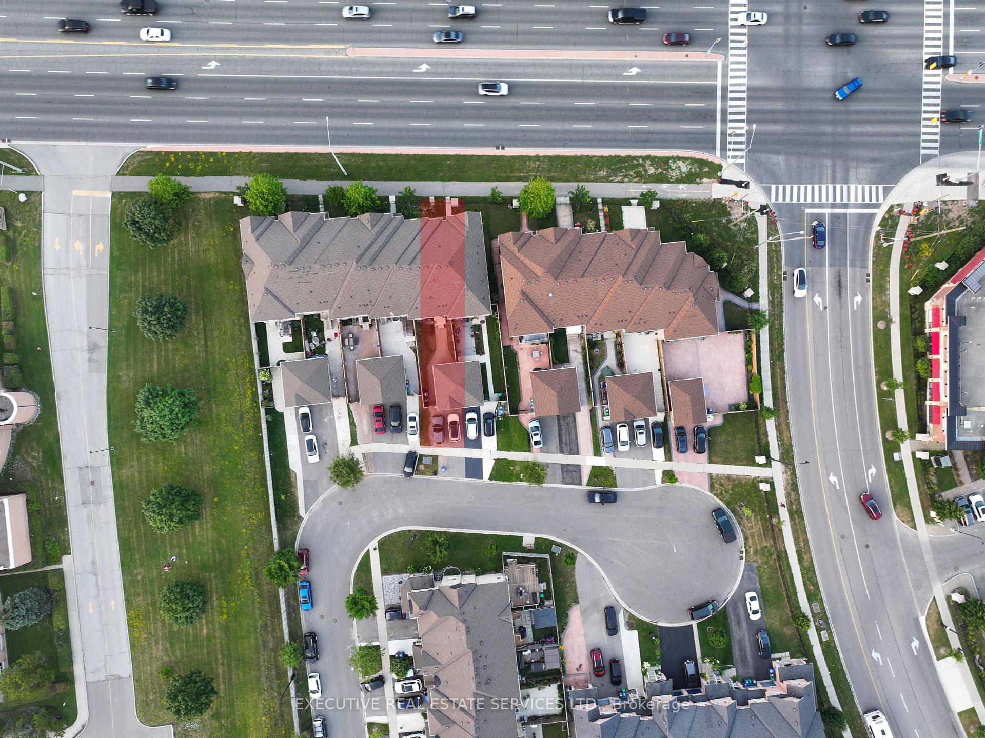 Stunning Large 3 Br Townhouse, 1911 Sqft As Per Builder's Floor Plan Professionally Finished Basement W 2 Full Bathrooms.