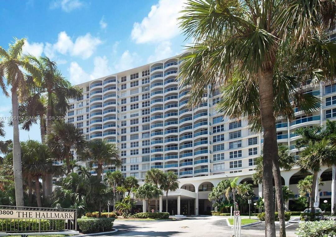 Biggest corner unit with a nice Intracoastal view.