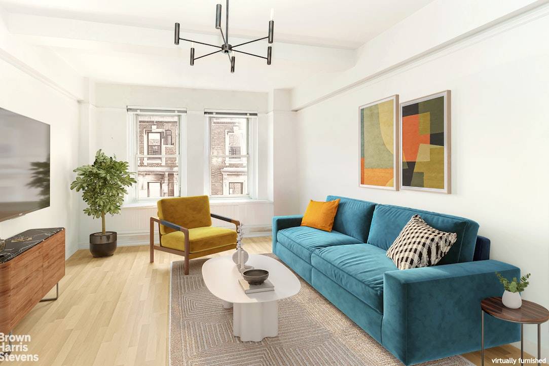 HIGH FLOOR, SOUTH FACING STUDIO IN FULL SERVICE PREWAR BUILDING !