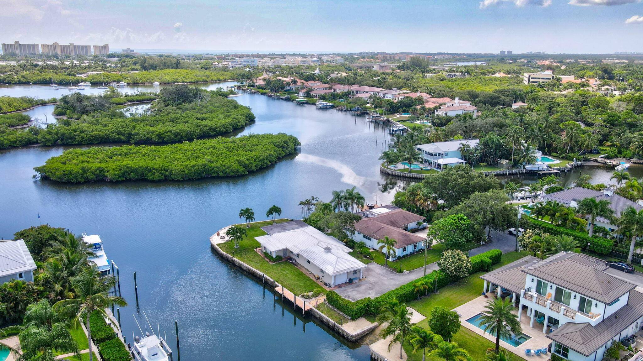 Discover the ultimate waterfront oasis in Jupiter !