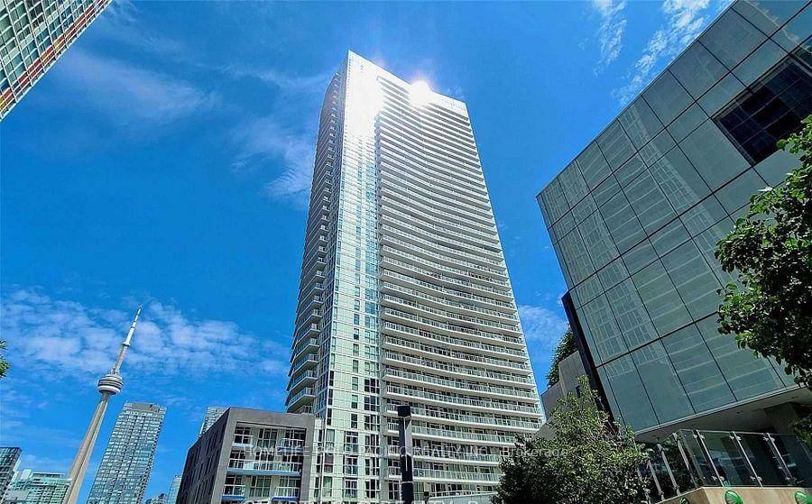 Stunning 2 Bedroom Corner Unit with Lake amp ; City Views, Stylish amp ; Spacious Living !