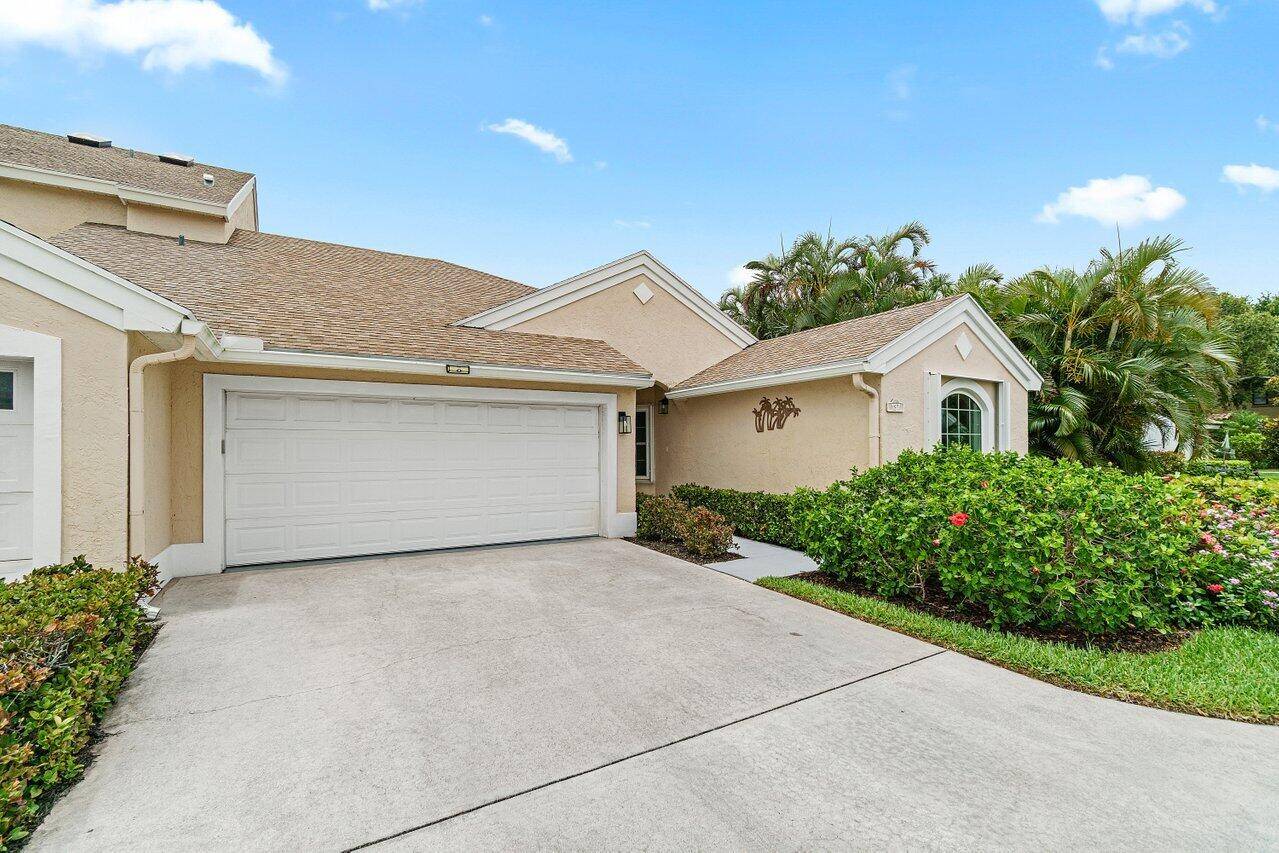 One of only 7 rare single story floor plans in the gated waterfront community of Lakeshore !
