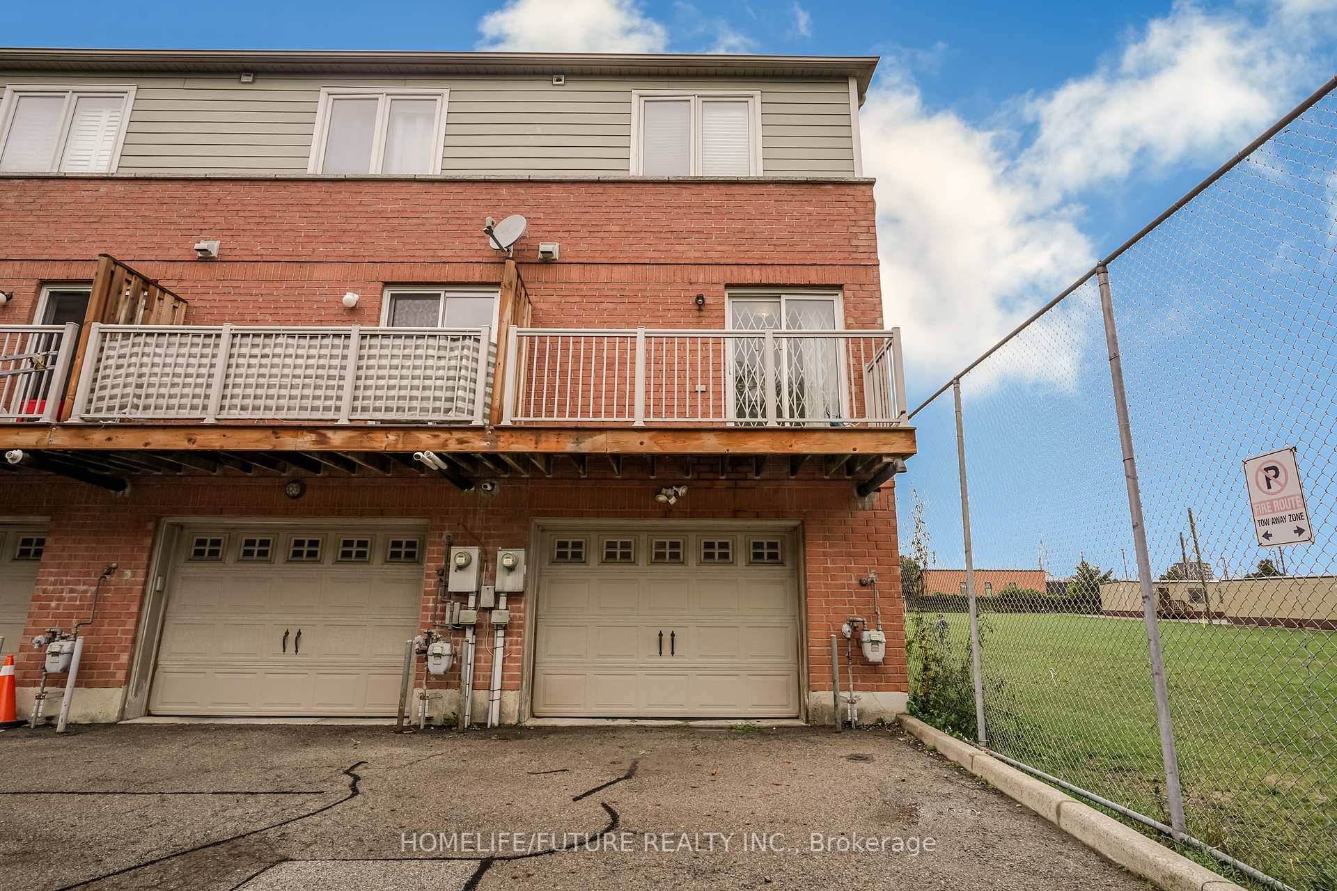 Beautiful End Unit Townhouse.