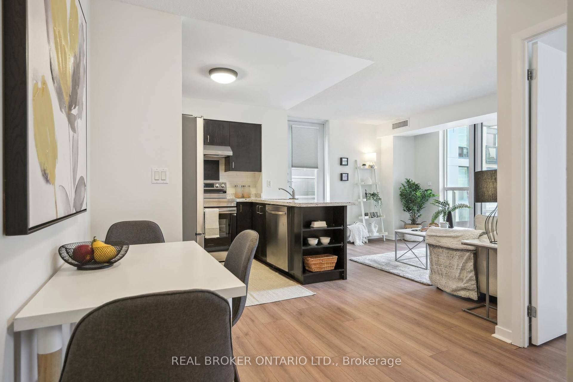 Welcome to this beautiful corner suite that is flooded with natural sunlight throughout.