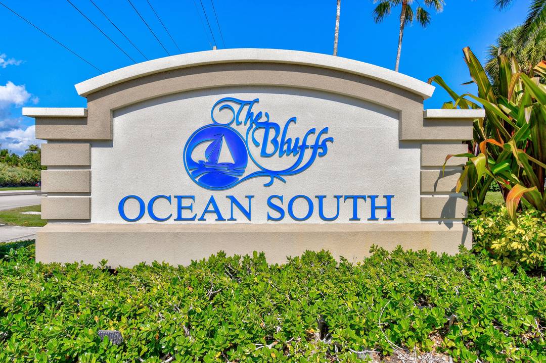 Welcome to your perfect beach escape in The Bluffs South, the closest unit to the community beach access !