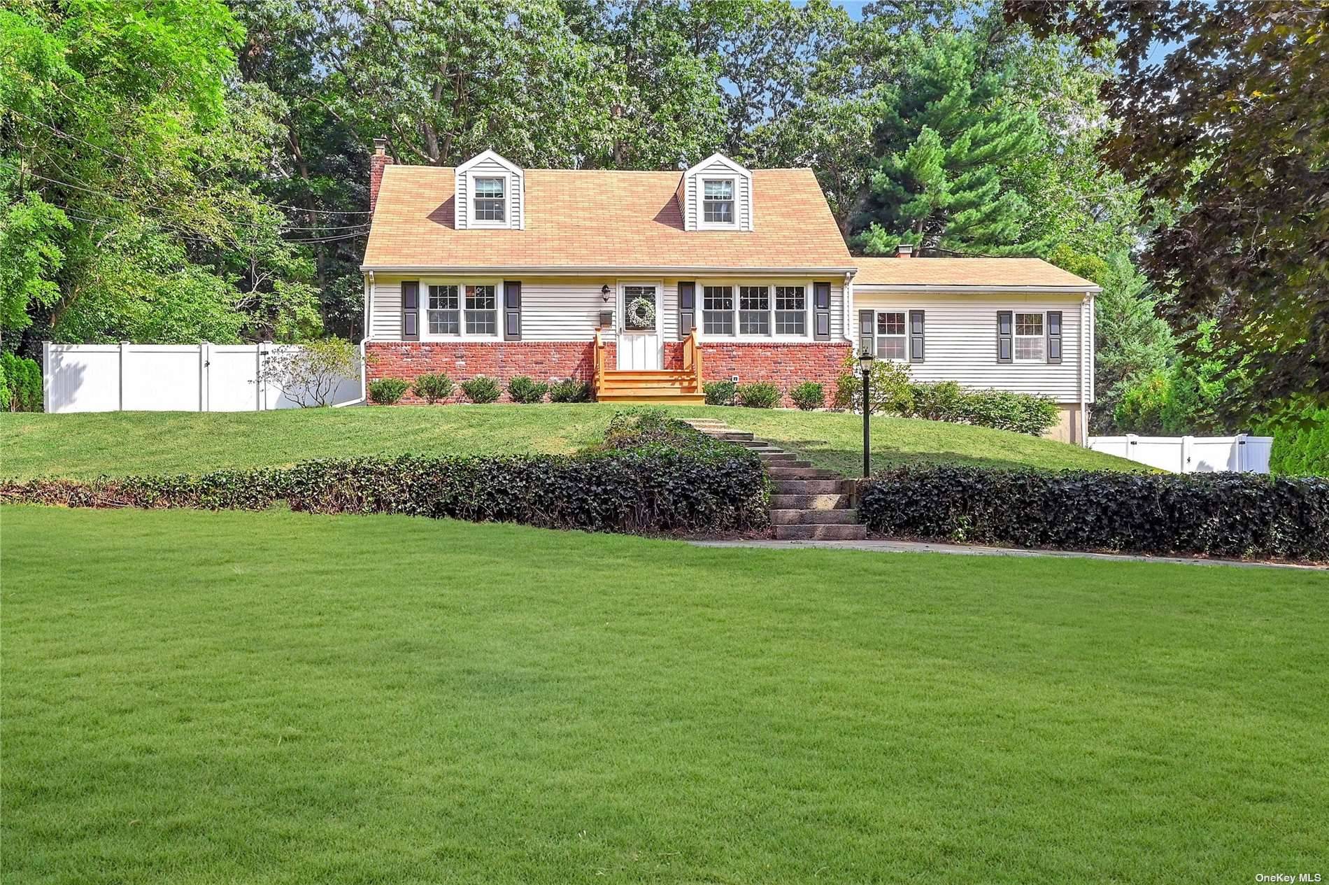 Welcome To 427 Wolf Hill Rd !