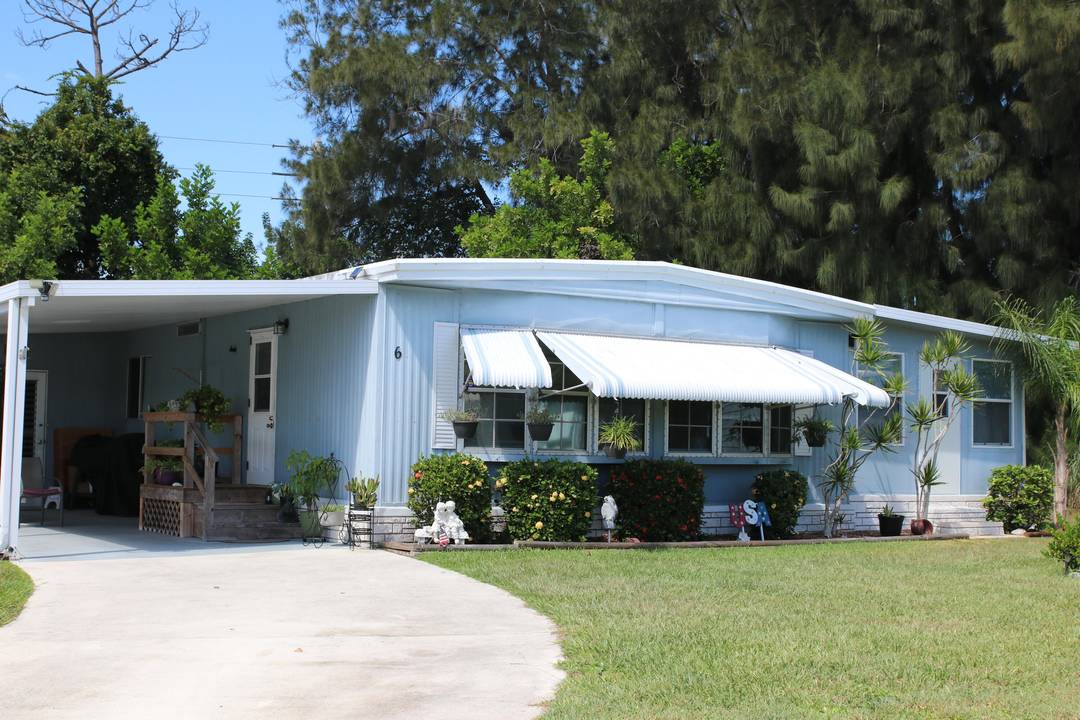 Private Yard Area at this 2 bed 2 bath CulDeSac home.