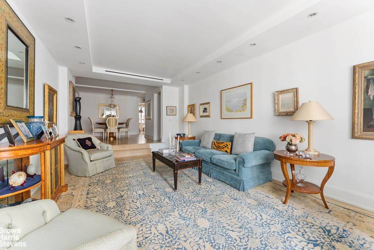 Welcome to apartment 14HI located in Central Park West's premier full service prewar condominium.
