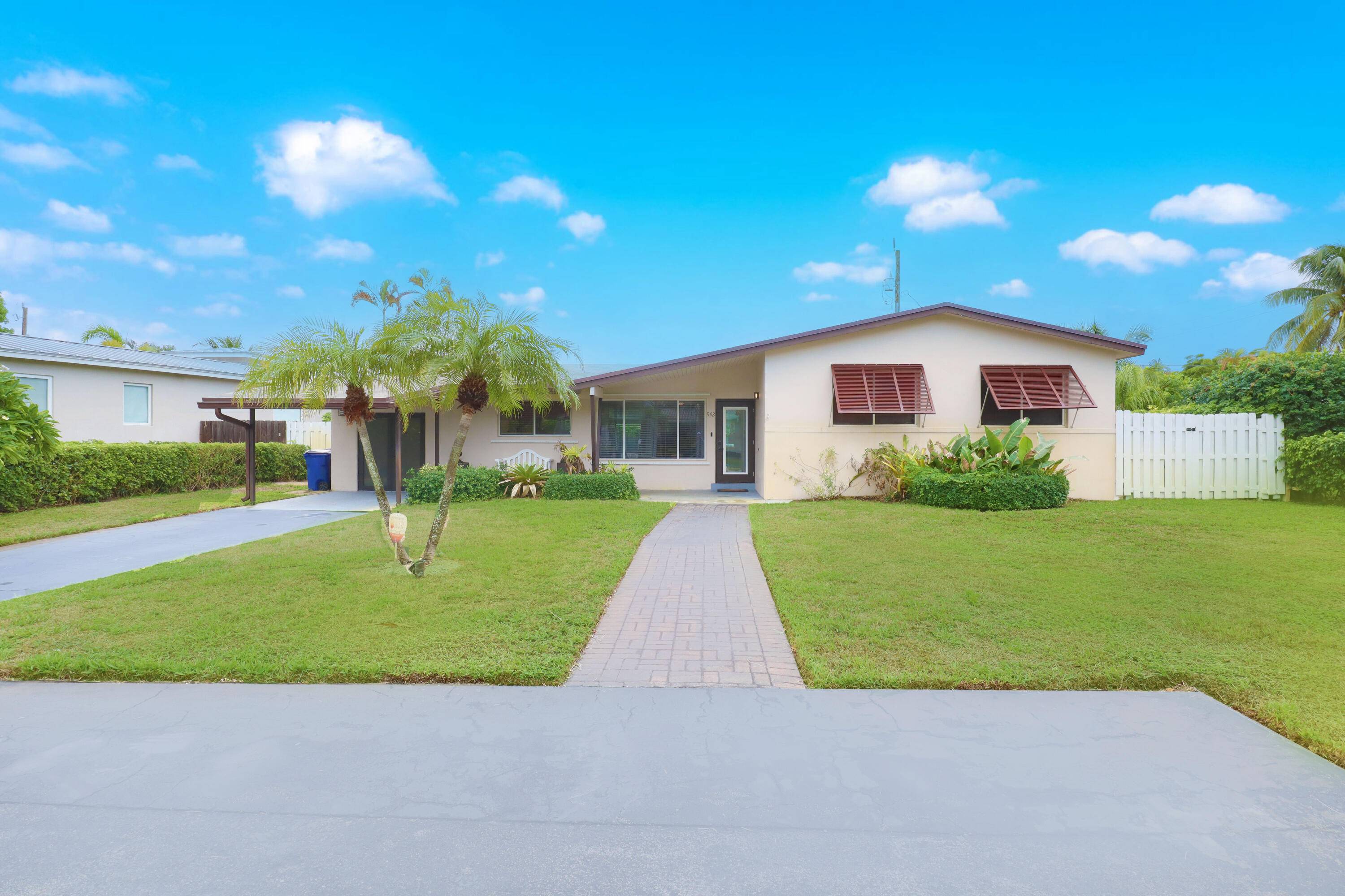 AVAILABLE JUNE 1 2023 FOR 6 MONTH LEASE.