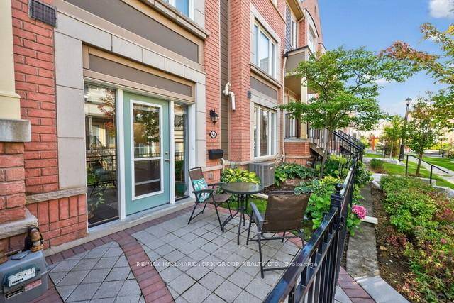 Opportunity knocks ! This end unit 1 bedroom stacked townhouse in the desired neighbourhood of Bayview Northeast These is so much to love about unit including 9 ceiling, direct access ...