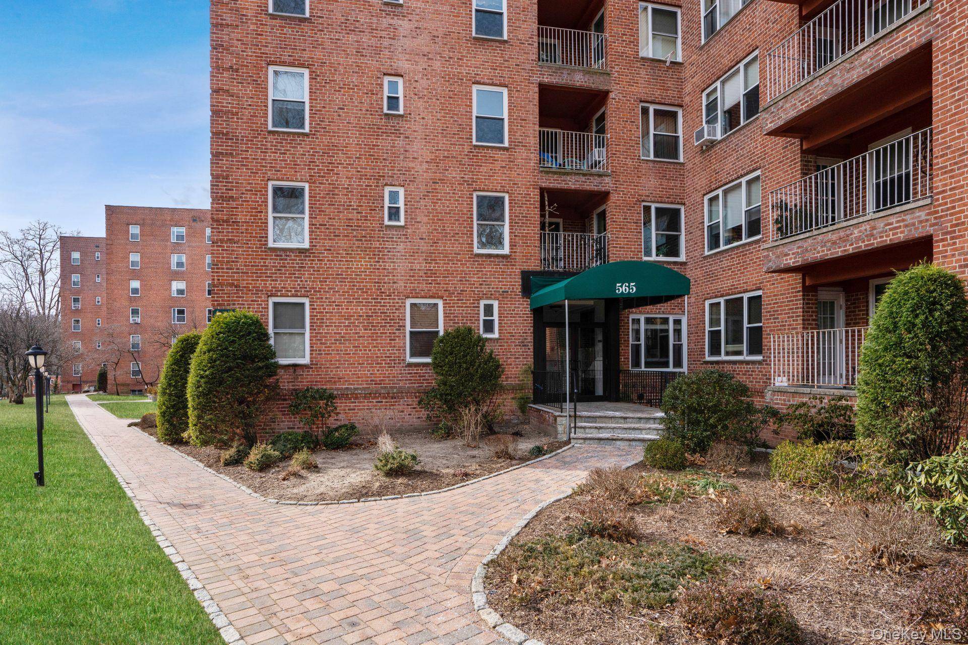 Hastings on Hudson Spacious 2 Bedroom Condo with Den office for rent available January 15, 2026.
