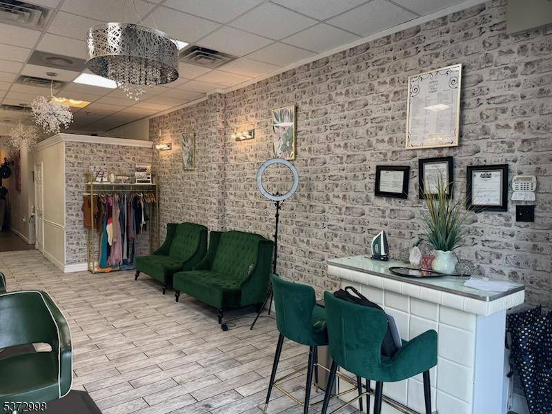 Welcome to this stunning, fully equipped hair salon located in the heart of Union County.