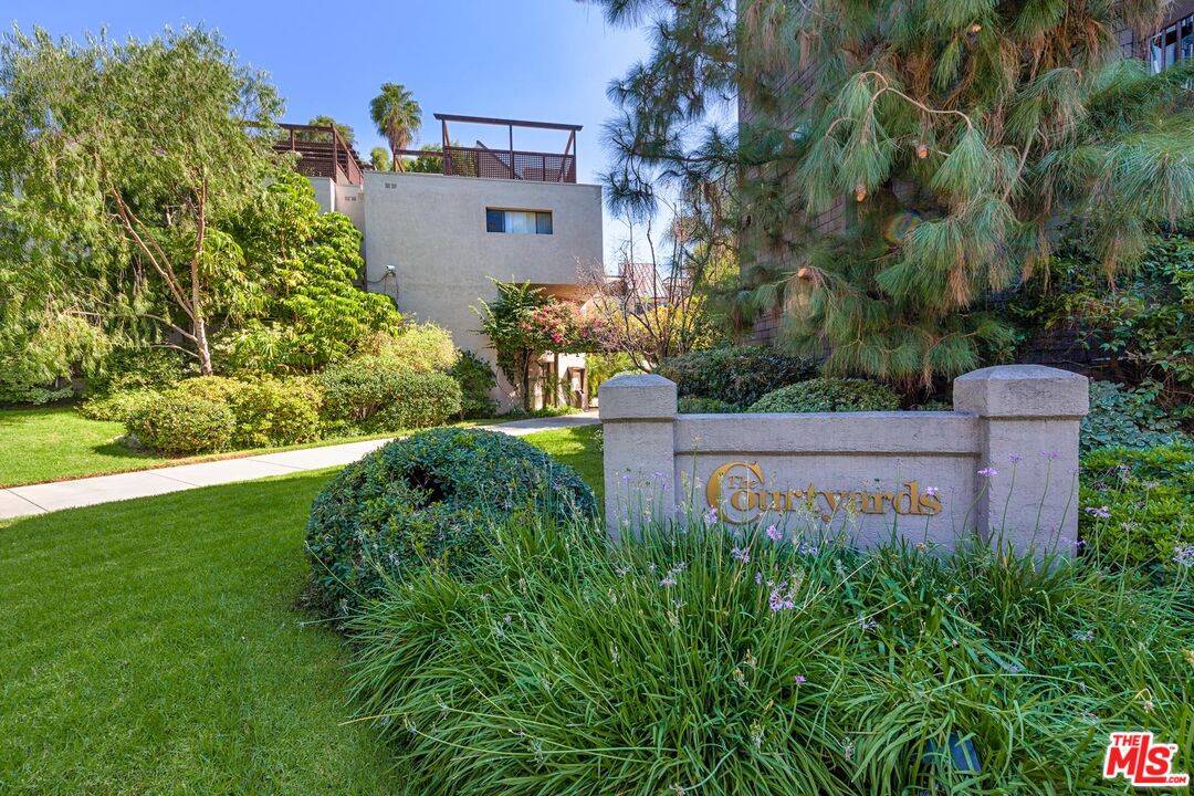 950 N Kings Rd 2BR Sunset Strip La