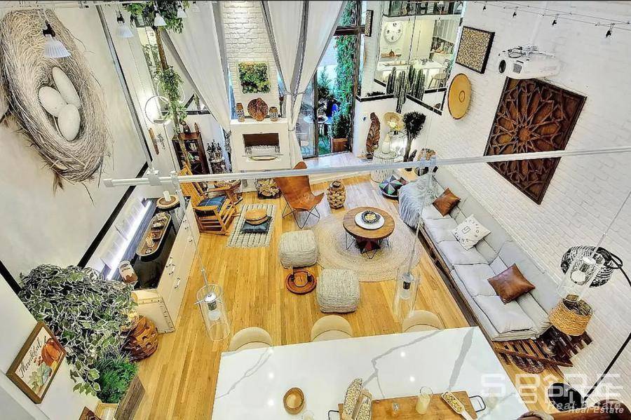 GORGEOUS HIGH TECH 2BR LOFT WITH PRIVATE TERRACE IN THE HEART OF THE WEST VILLAGEExperience the ultimate in luxury living at Apartment 310, 130 Barrow Street a rare West Village ...