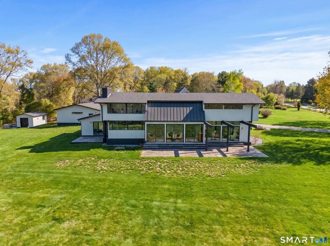 Modern elegance ! Pristine 3 bedrooms, 3.