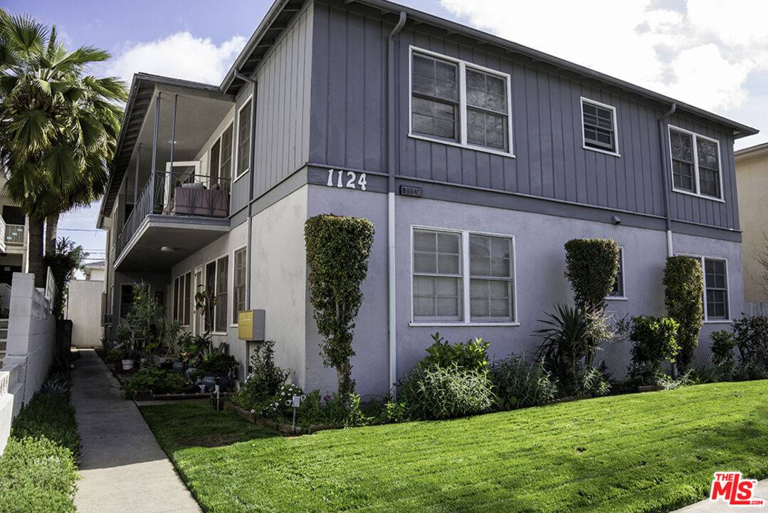1124 Glenville Dr 10BR Beverlywood La