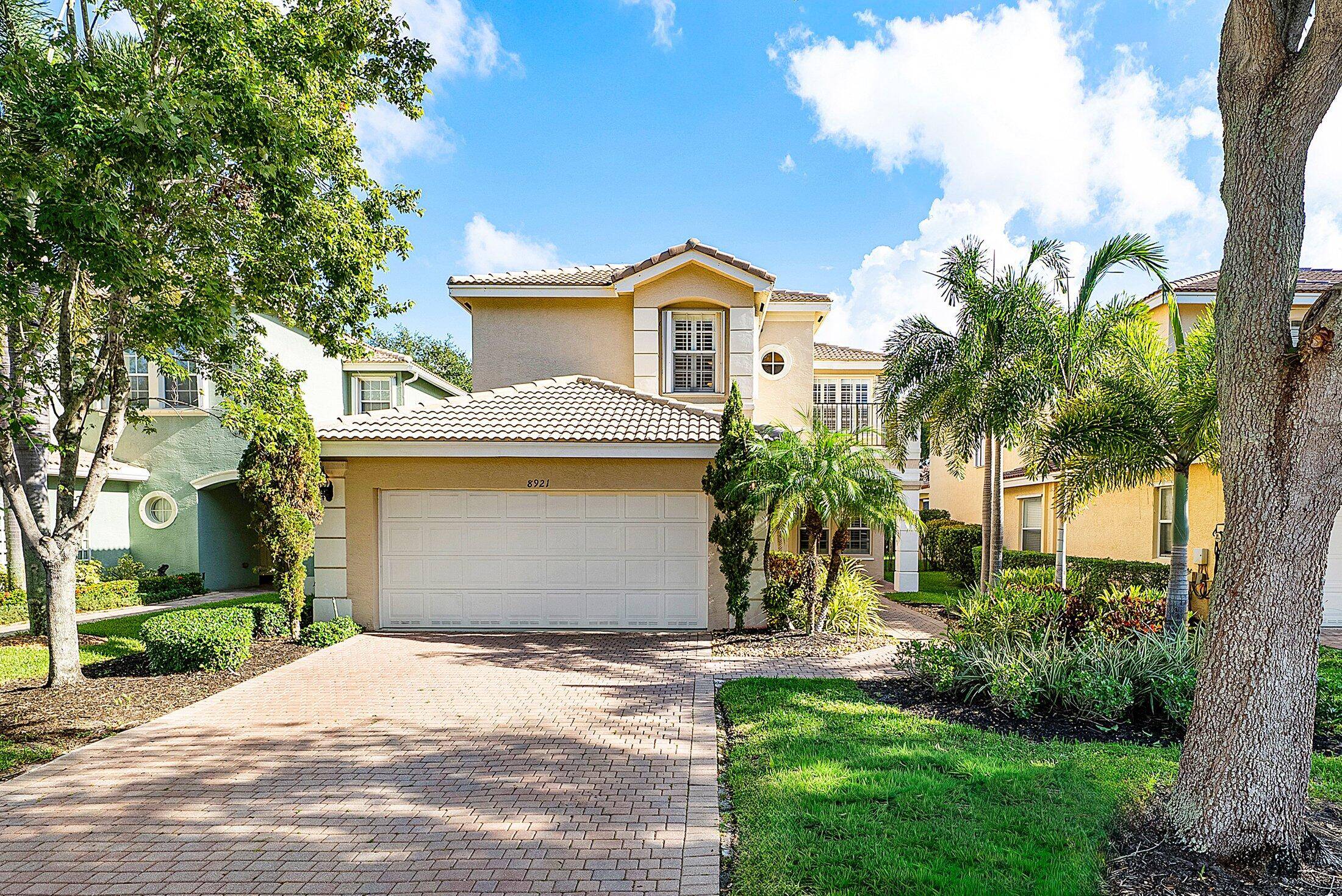 Beautiful 4 Bedroom Pool Home in Canyon Springs.