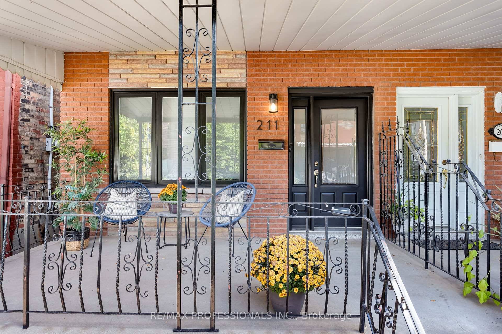 Experience turn key perfection in a prime Toronto location.