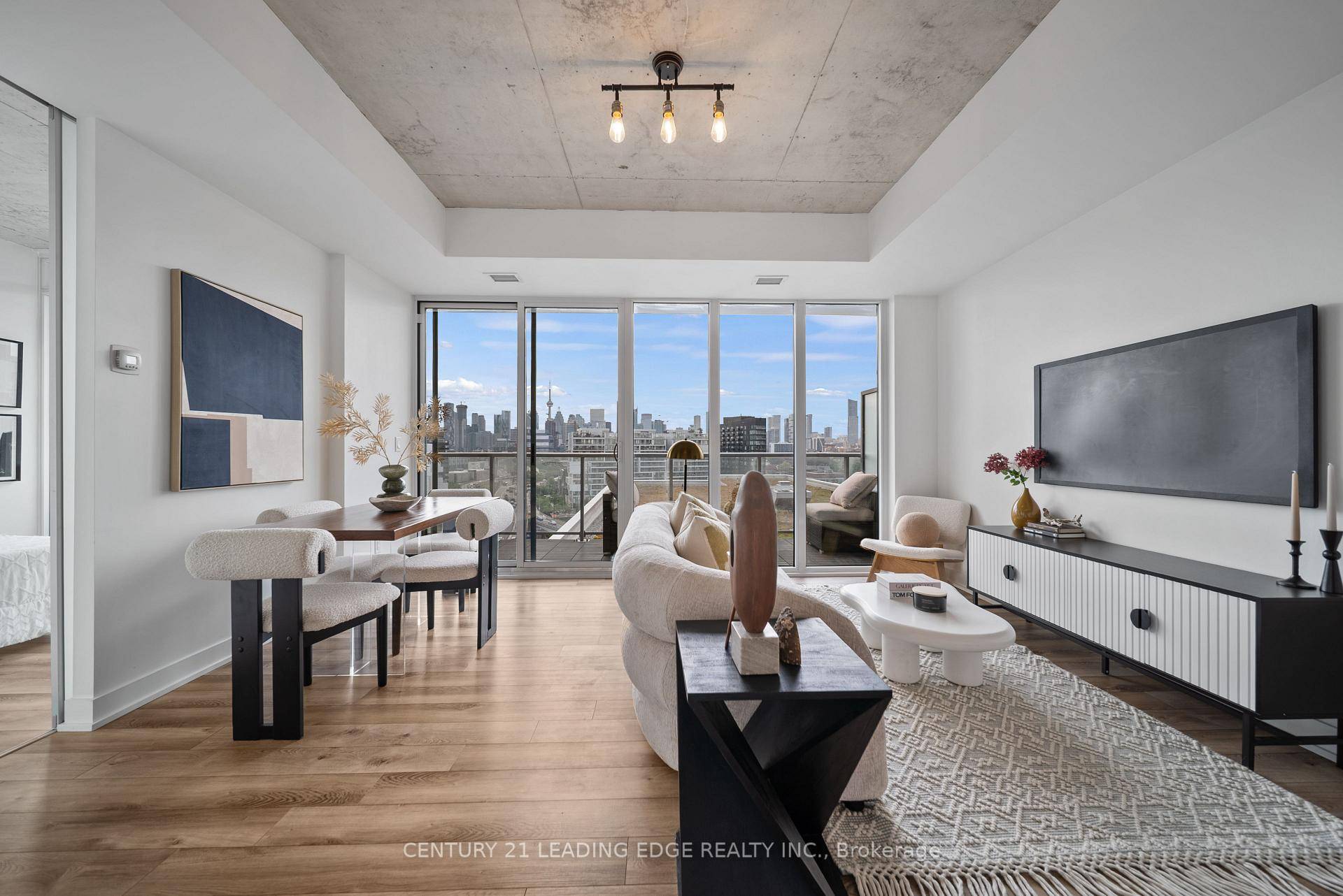 THE BEST VIEW IN THE CITY Breathtaking City Views in South Riverdale.