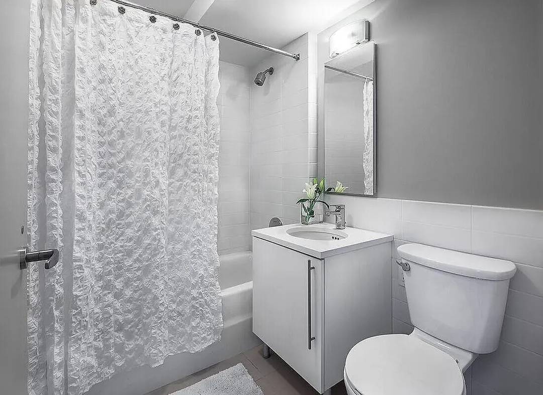 The Highbridge is a luxury condominium designed by Daniel Goldner Architects overlooking Highbridge Park in vibrant Washington Heights.