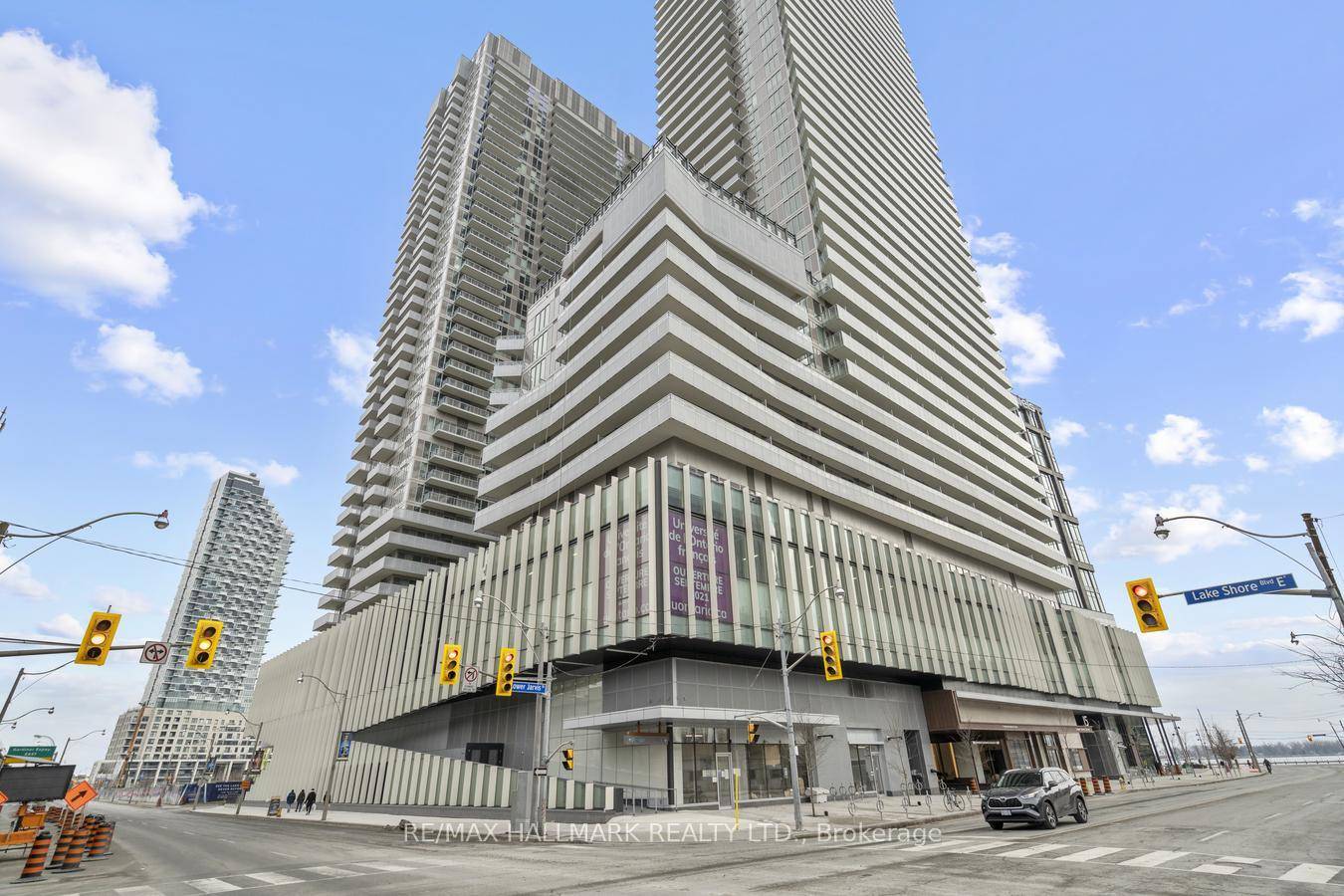 Wow Welcome To Toronto's Prestigious Waterfront Lighthouse Condo Offering The Ultimate In Luxury Living !