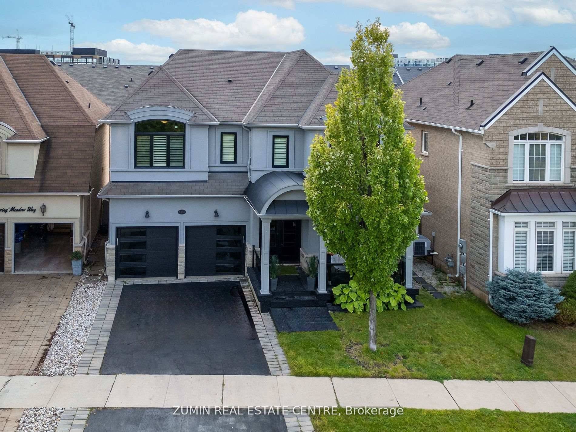 Welcome to your dream home in Oakville, where luxury meets convenience !