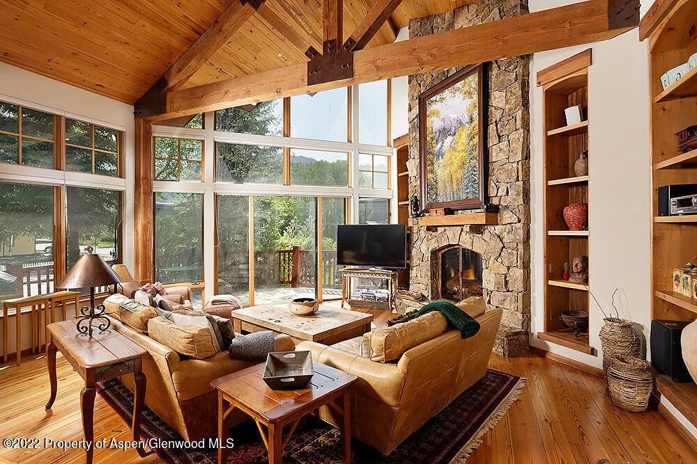 This 6 bedroom, 6. 5 bathroom deluxe private home features an open living area with vaulted ceilings and views of Aspen Mountain.