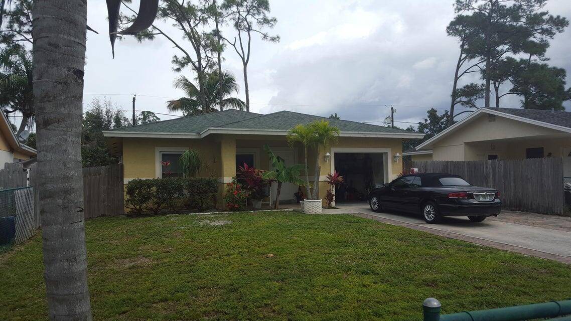 Beautifully maintained 3 bedroom, 2 bathroom single family home with a 1 car garage and NO HOA !