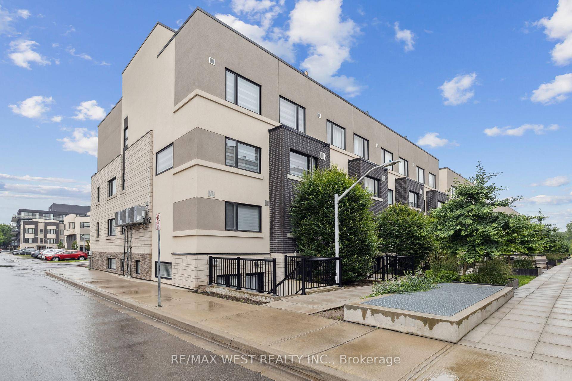 Great Location ! ! ! Steps to Aldershot go station.
