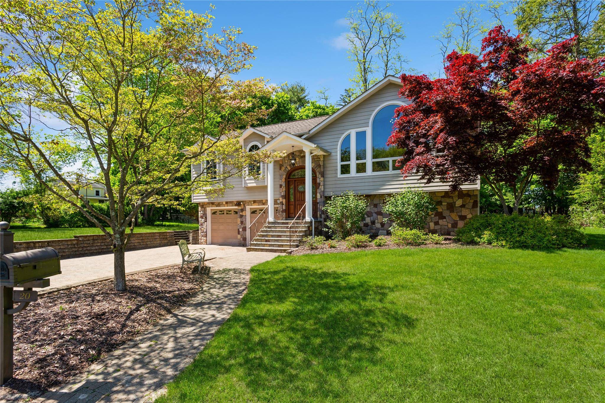 Tappan, NY Stunning contemporary 5 bedroom, 2.
