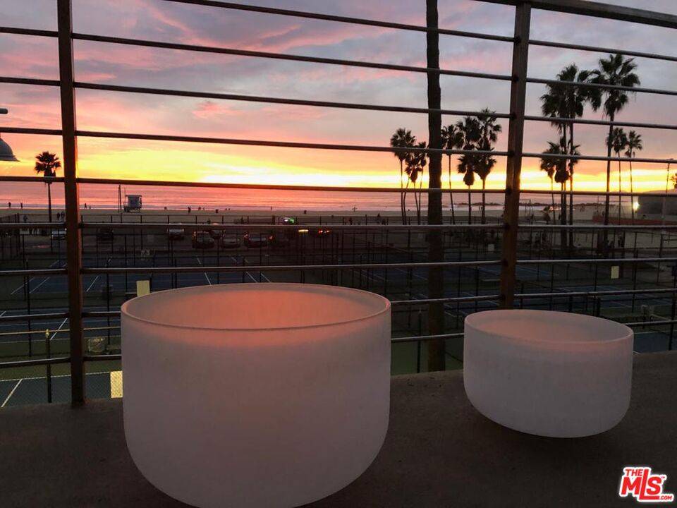 1909   Ocean Front Walk 10BR Marina Del Rey La