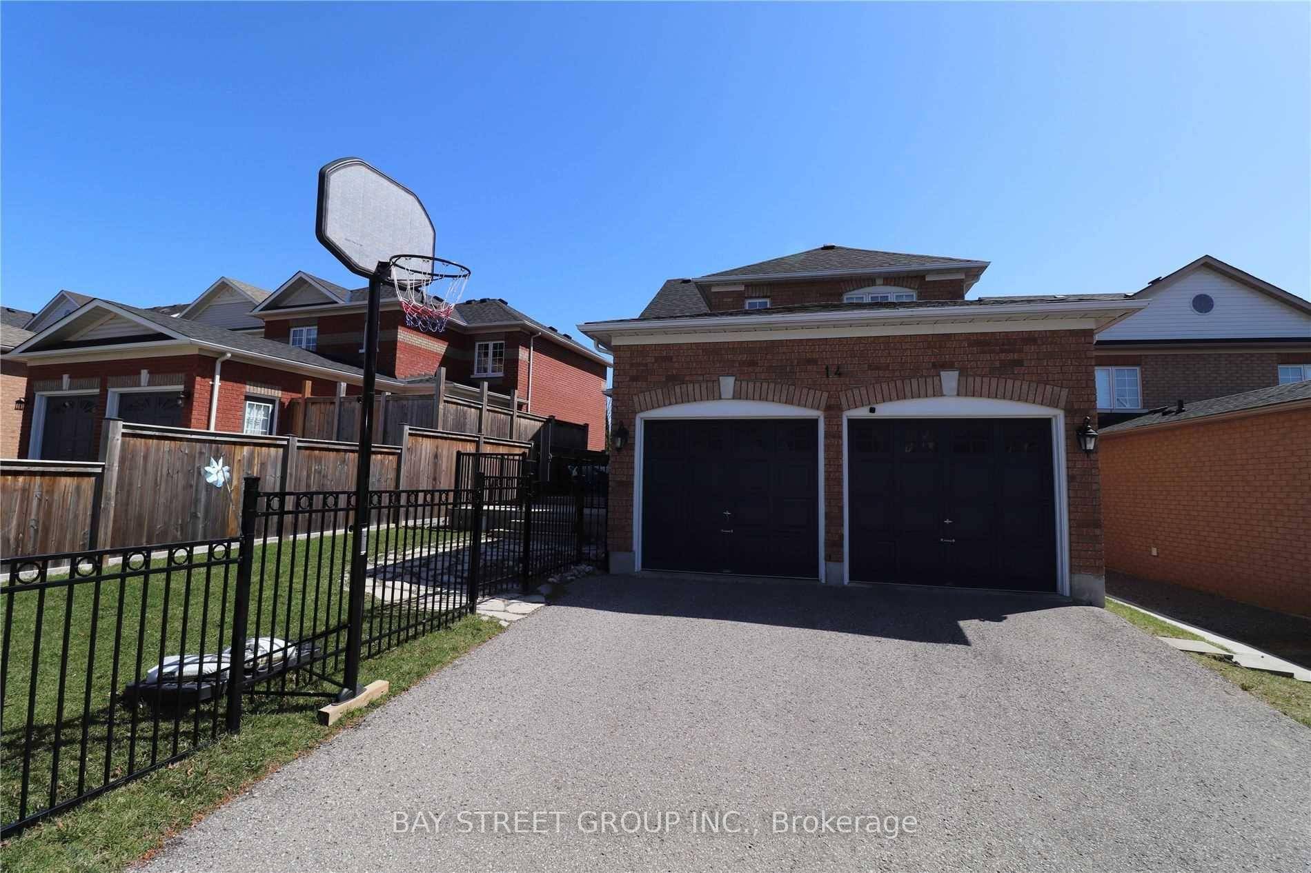 Well Maintained And Renovated House At Williamsburg Whitby.