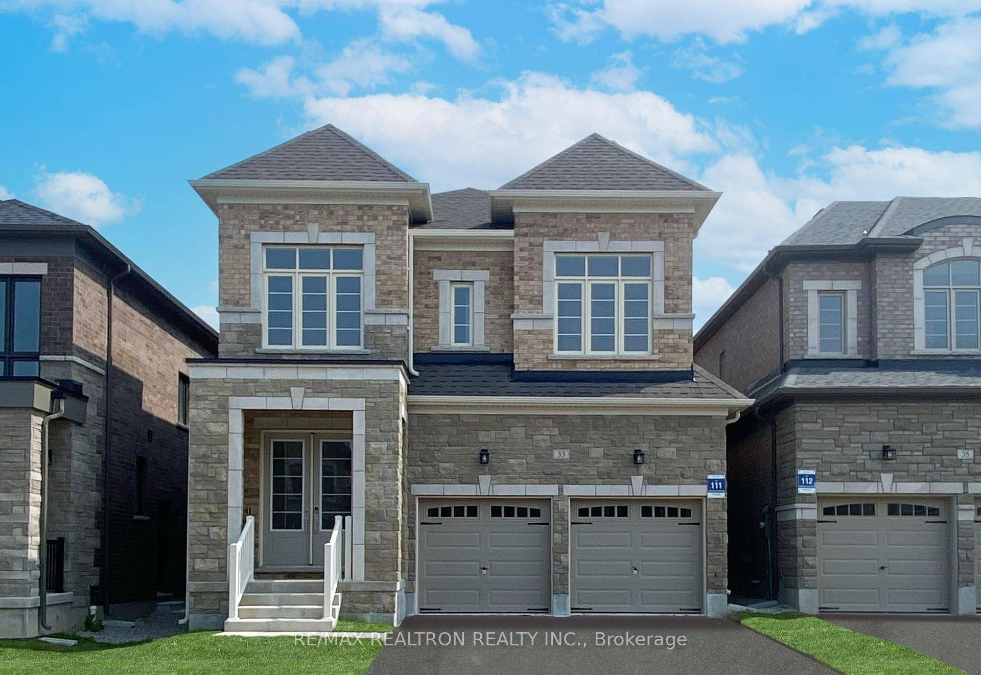 Situated in the prestigious Midhurst Valley Community this 2800 sq.