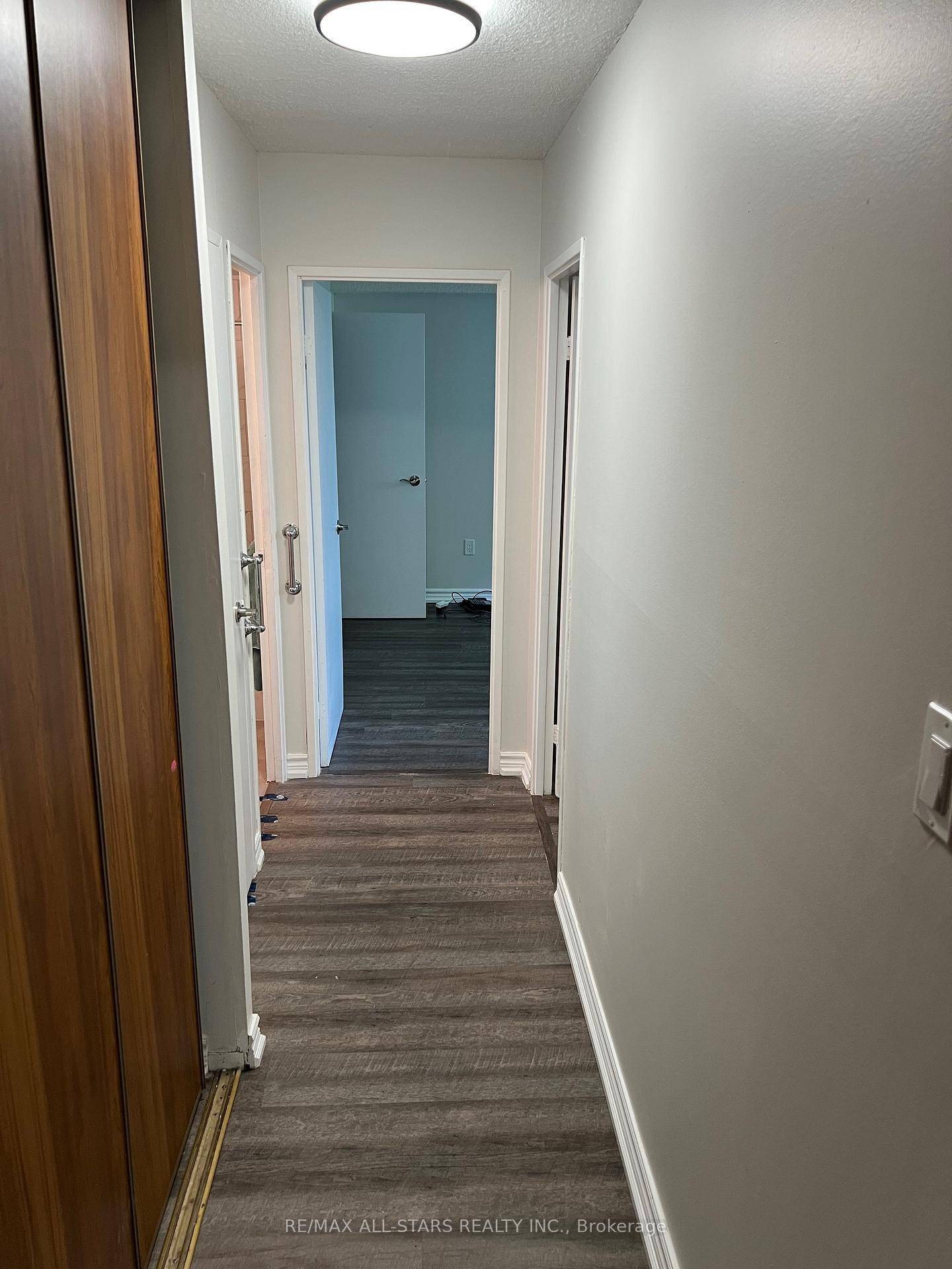 Spacious 2 bedroom condo in central Scarborough location.