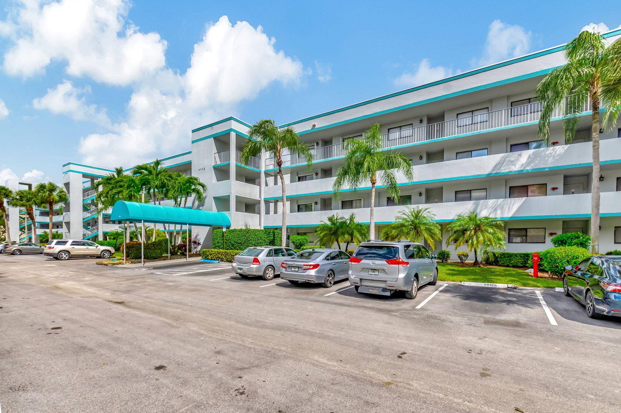 Welcome to this charming 2 bed 2 bath condo located on the top floor of the well maintained Fairway Club at Lucerne Lakes.