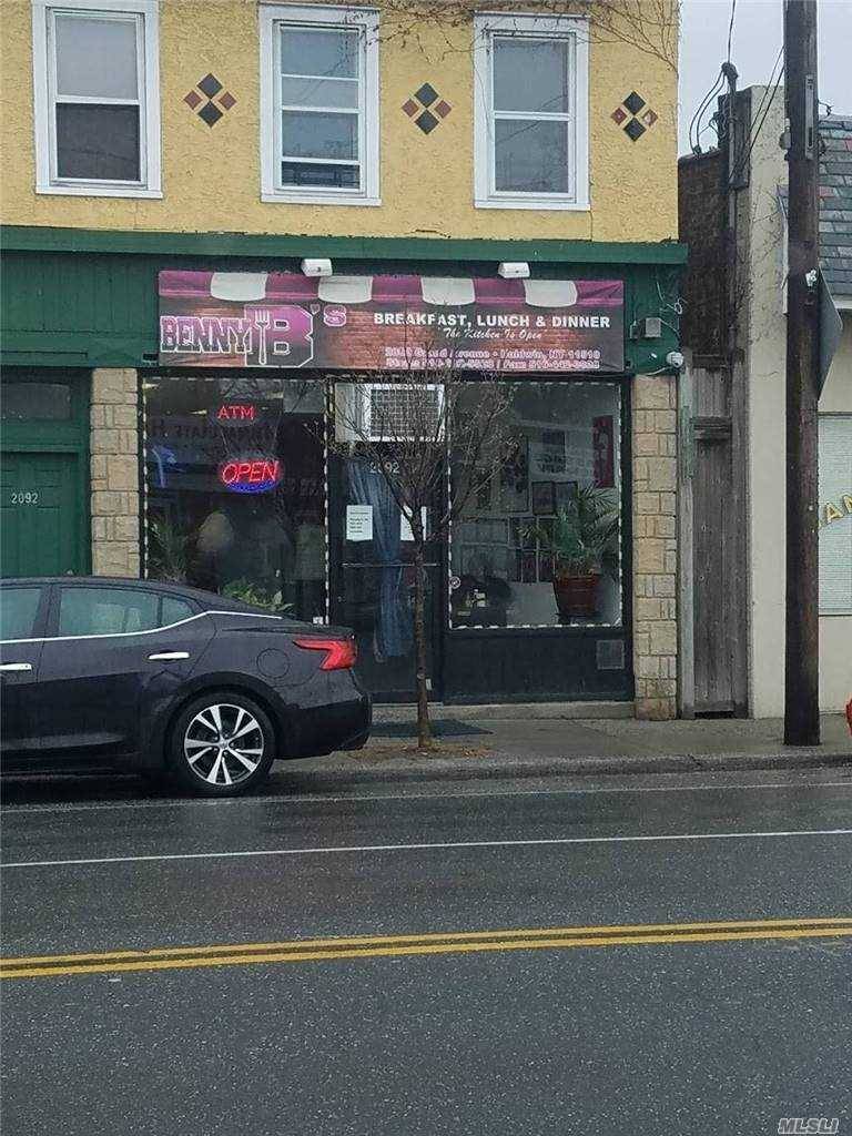 Lovely restaurant in the heart of Baldwin, great clientele.