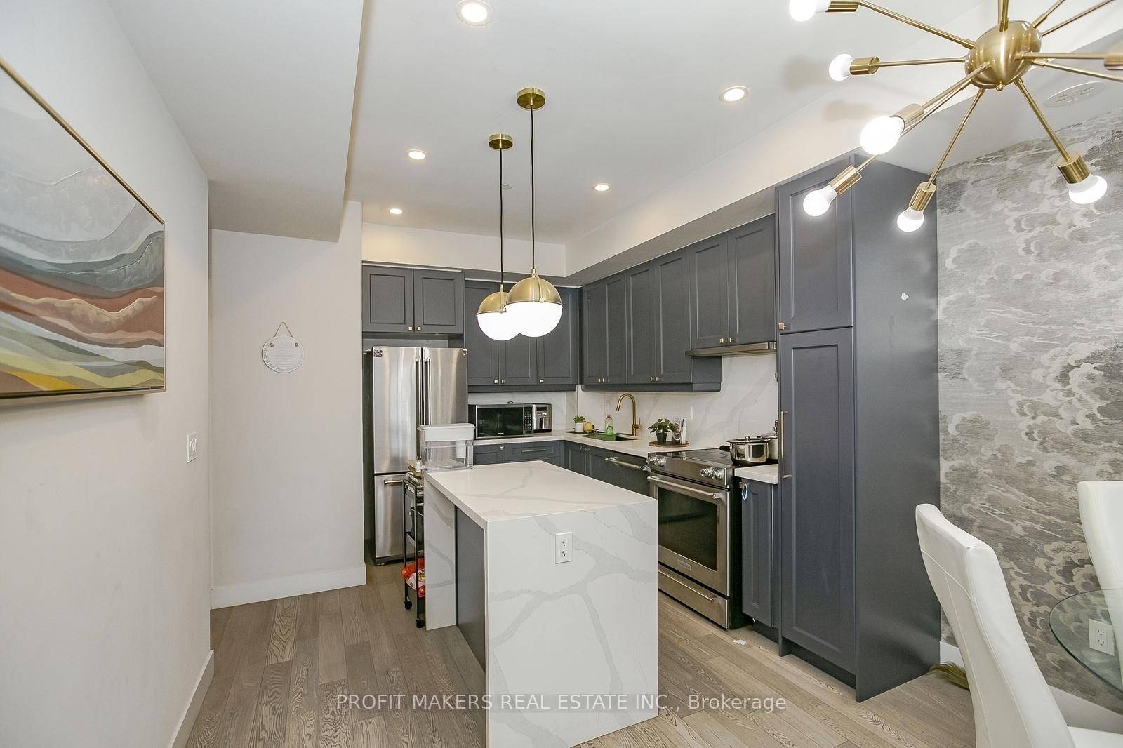 Sun Filled, Spacious, End Unit Urban Townhouse In the Heart of Brampton !