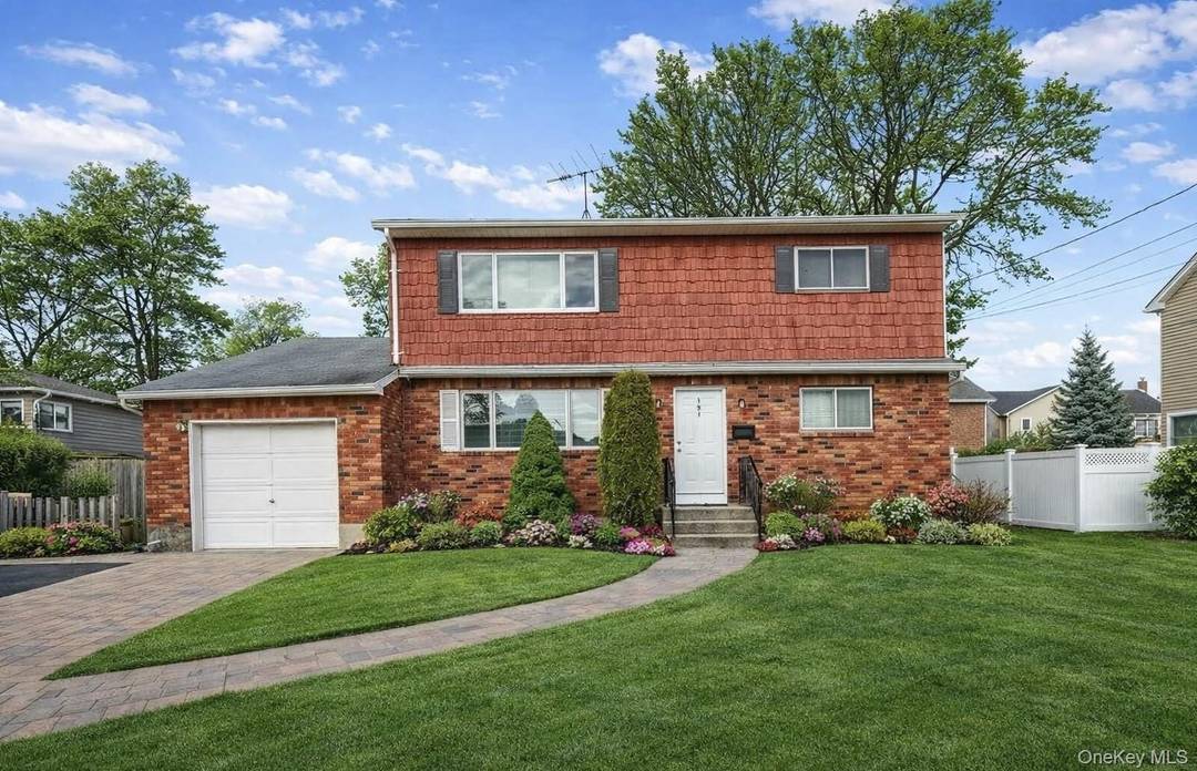 Welcome to 191 N Hickory, Massapequa !
