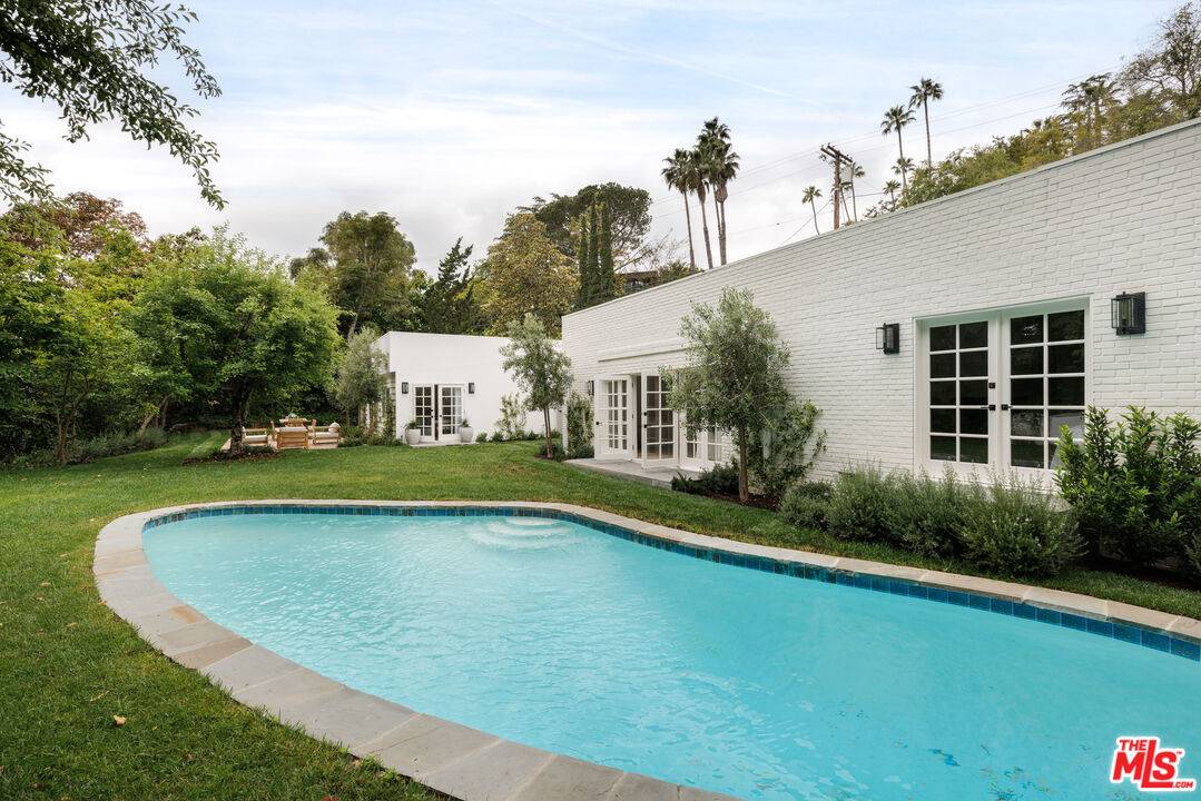 8000   Woodrow Wilson Dr Hollywood Hills East LA