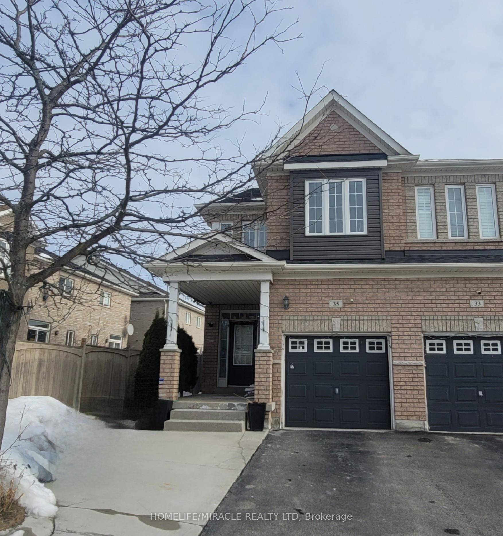 Beautiful Spacious 2 Bedroom LEGAL Basement with a Separate Entrance In Lakeland Village On A Quiet Family Street.