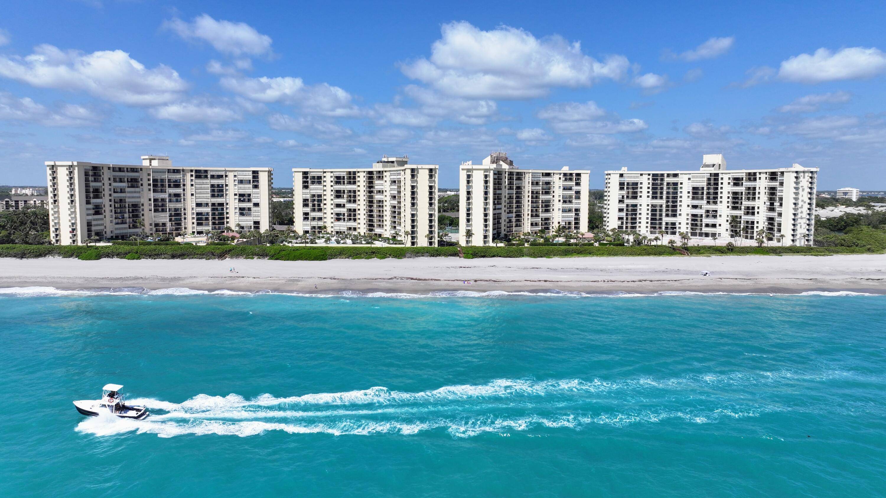 Oceanfront living at its best !