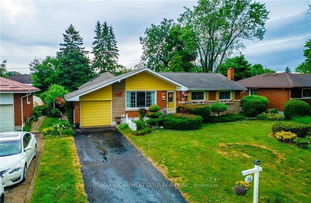 Welcome to 16 Glendale Drive, Welland a charming detached bungalow with great curb appeal proudly owned by the original owner.