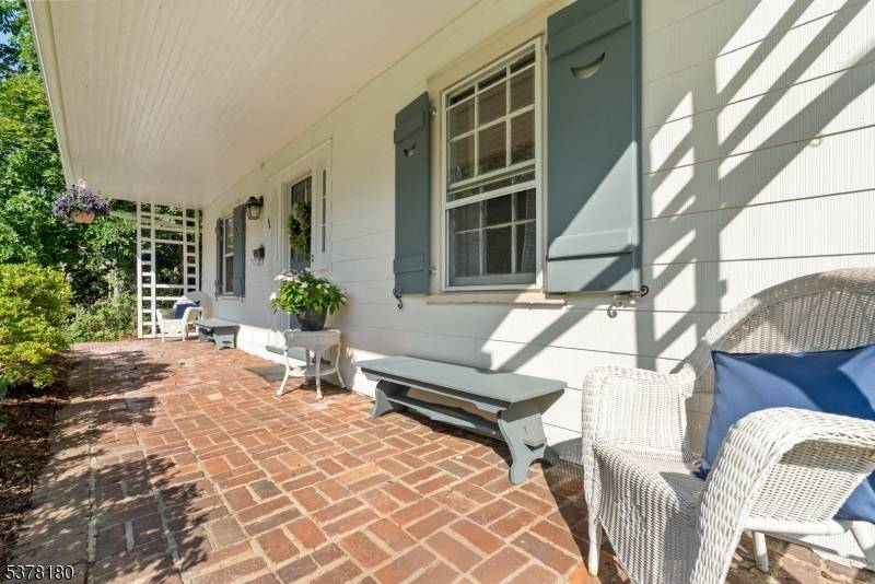 Welcome to this Enchanting Dutch Colonial in the heart of The Cedars sought after area known for it's tree lined streets and Urban Feel.