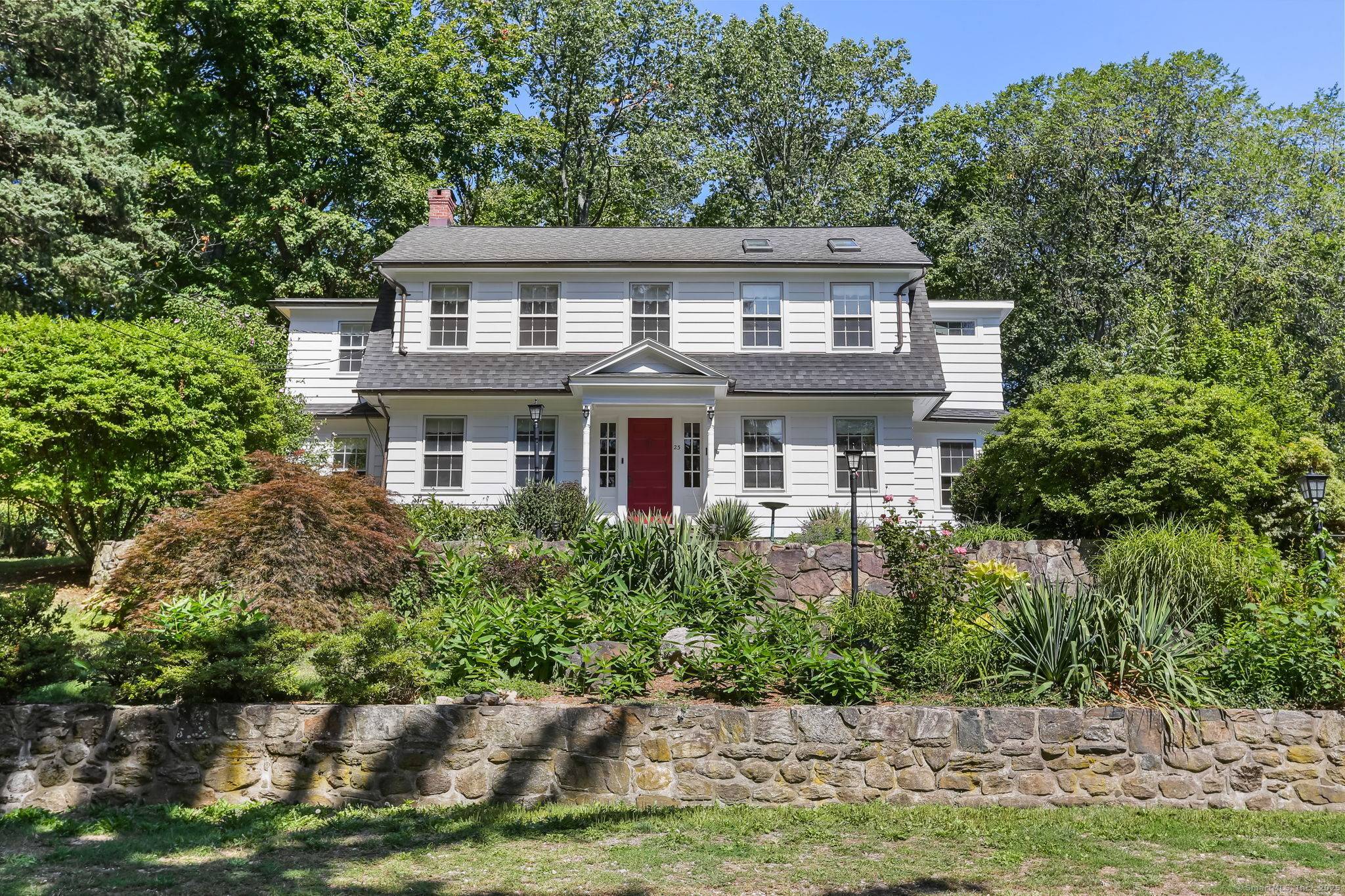 Classic Colonial in Sought After Bettswood Area Welcome to this charming 4 bedroom, 4 bath Colonial, perfectly situated in the desirable Bettswood neighborhood of Norwalk.
