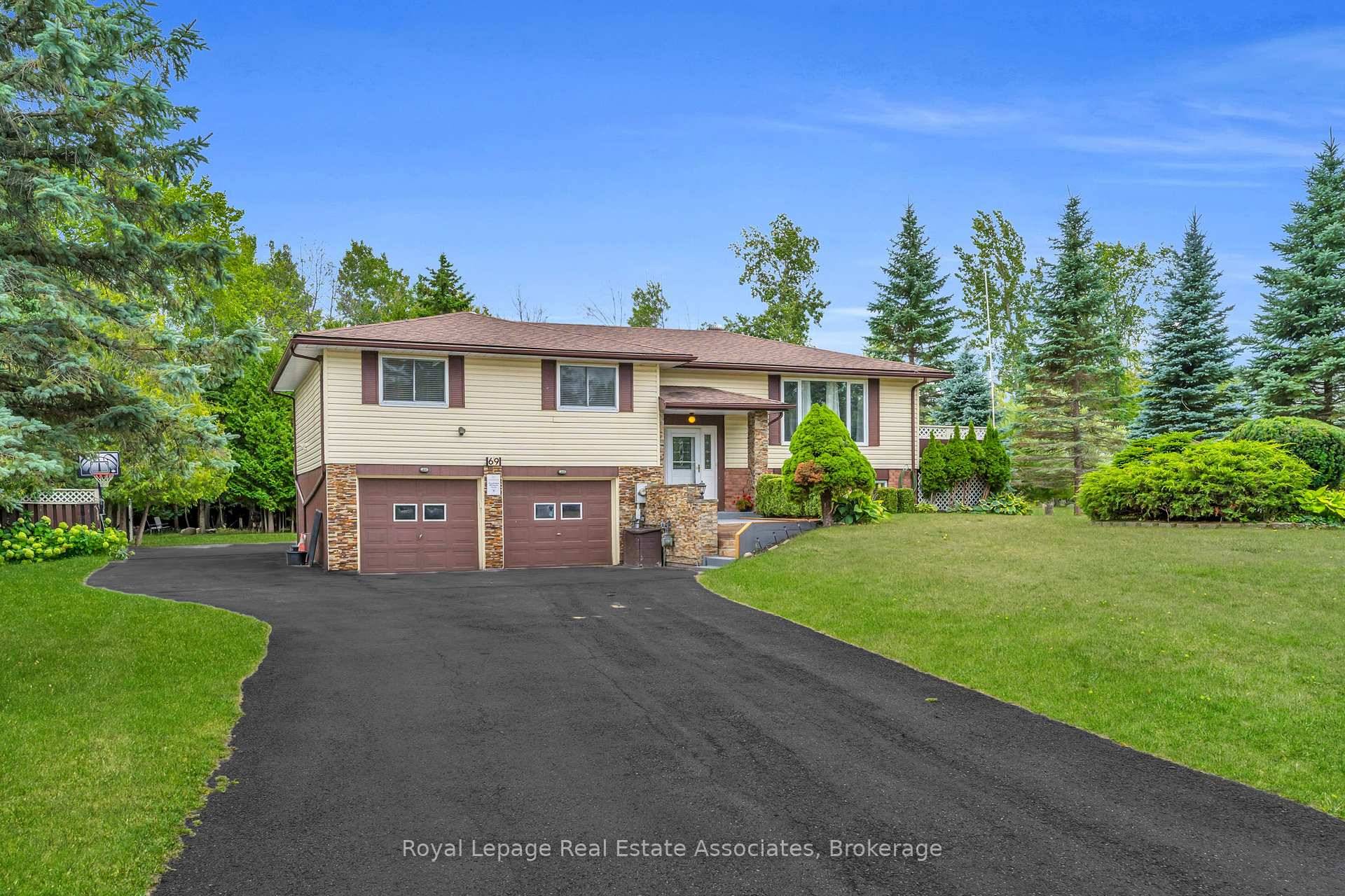 Location amp ; lot size are what set this property apart from others.